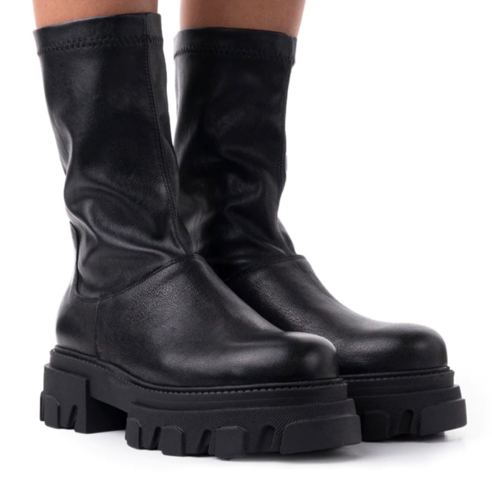 L’intervalle FOSHAN stretch black boot size 37 (7-7.5US) - Picture 2 of 4